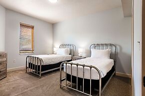 Crestview Condominiums by All Seasons Resort Lodging