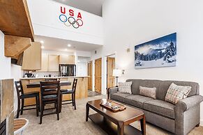 Crestview Condominiums by All Seasons Resort Lodging