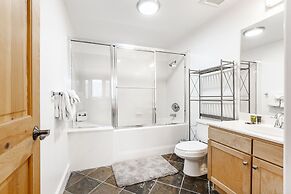 Crestview Condominiums by All Seasons Resort Lodging