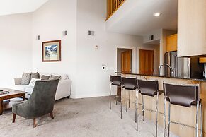 Crestview Condominiums by All Seasons Resort Lodging