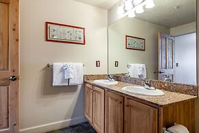 Crestview Condominiums by All Seasons Resort Lodging