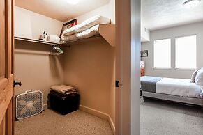 Crestview Condominiums by All Seasons Resort Lodging