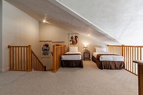 Crestview Condominiums by All Seasons Resort Lodging