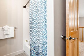 Crestview Condominiums by All Seasons Resort Lodging