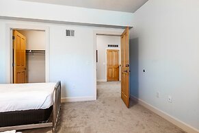 Crestview Condominiums by All Seasons Resort Lodging