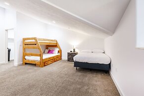 Crestview Condominiums by All Seasons Resort Lodging