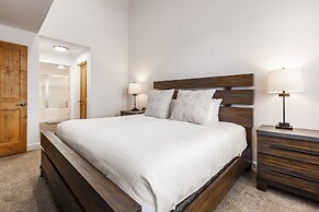 Crestview Condominiums by All Seasons Resort Lodging