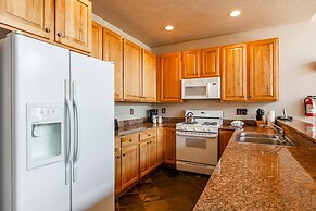 Crestview Condominiums by All Seasons Resort Lodging