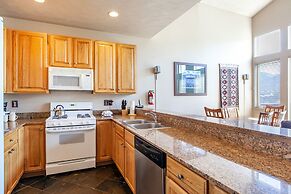 Crestview Condominiums by All Seasons Resort Lodging