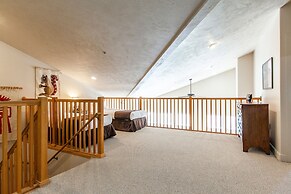 Crestview Condominiums by All Seasons Resort Lodging