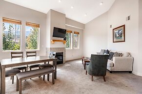 Crestview Condominiums by All Seasons Resort Lodging