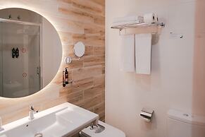 Port Fiesta Park Hotel