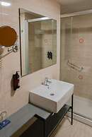 Port Fiesta Park Hotel