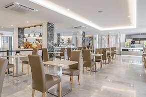 Alua Leo Hotel