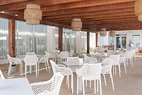 Alua Leo Hotel