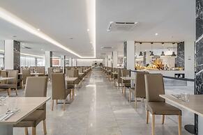 Alua Leo Hotel