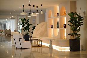 Alua Leo Hotel