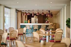 Alua Leo Hotel