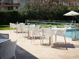 Alua Leo Hotel