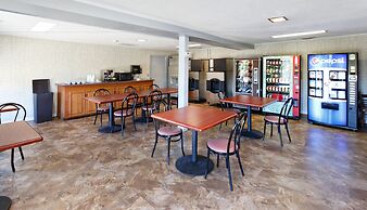 Red Carpet Inn - Louisville