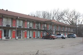 Red Carpet Inn - Louisville