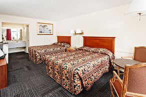 Red Carpet Inn - Louisville