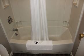 Red Carpet Inn - Louisville