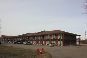 Red Carpet Inn - Louisville