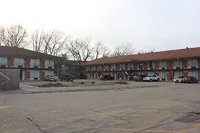 Red Carpet Inn - Louisville