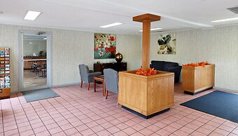 Red Carpet Inn - Louisville