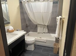 Harvest Inn, Dixon/ UC Davis.