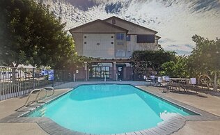 Harvest Inn, Dixon/ UC Davis.