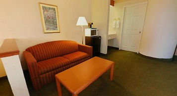 Syracuse Inn & Suites
