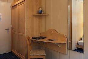 Hotel Bellevue - Traditional Swiss Hideaway