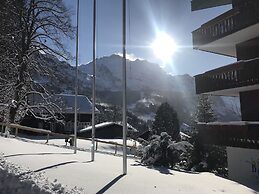 Hotel Bellevue - Traditional Swiss Hideaway