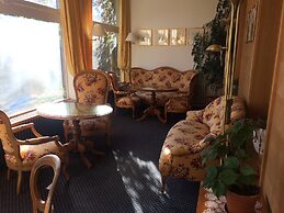 Hotel Bellevue - Traditional Swiss Hideaway