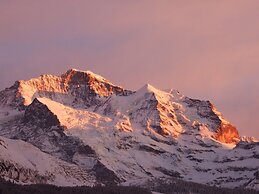 Hotel Bellevue - Traditional Swiss Hideaway