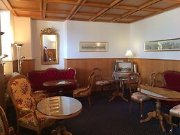 Hotel Bellevue - Traditional Swiss Hideaway