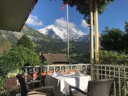 Hotel Bellevue - Traditional Swiss Hideaway