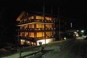 Hotel Bellevue - Traditional Swiss Hideaway