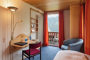 Hotel Bellevue - Traditional Swiss Hideaway