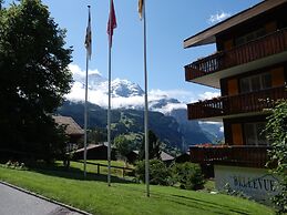 Hotel Bellevue - Traditional Swiss Hideaway