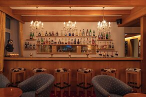 Hotel Bellevue - Traditional Swiss Hideaway