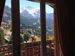 Hotel Bellevue - Traditional Swiss Hideaway