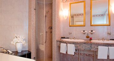 Victor's Residenz - Hotel Schloss Berg