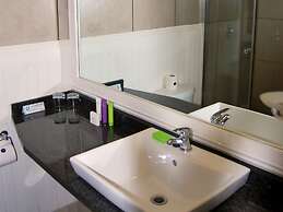 Safari Hotel & Convention Centre