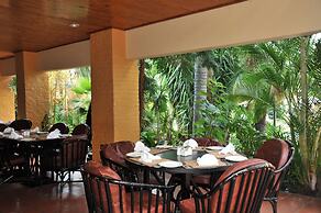 Safari Hotel & Convention Centre