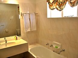 Safari Hotel & Convention Centre