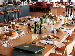 Mercure Omaha Beach Hotel