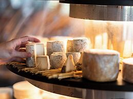 Mercure Omaha Beach Hotel